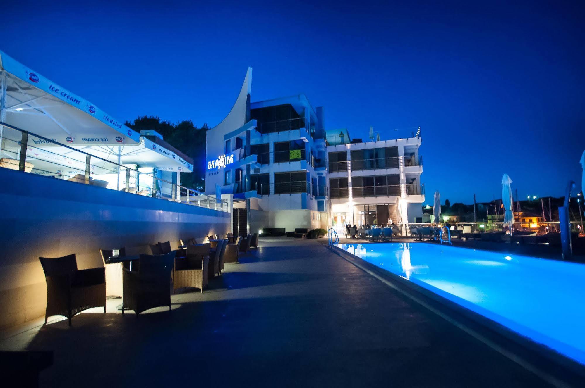 Hotel Maxim Bozava Exterior photo