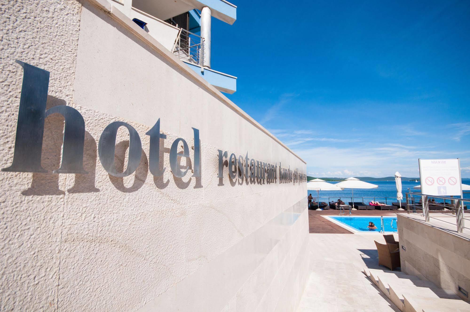 Hotel Maxim Bozava Exterior photo