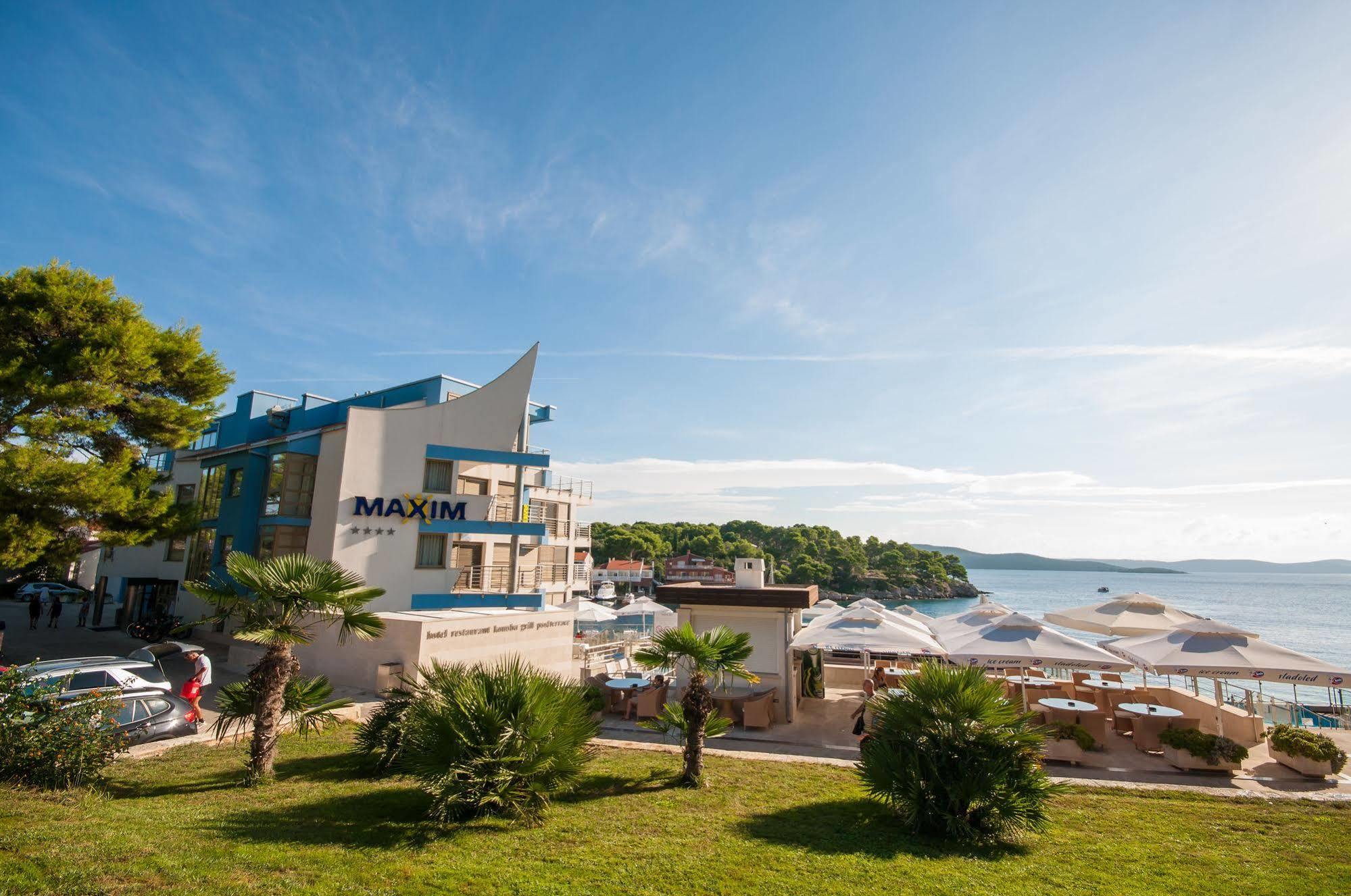 Hotel Maxim Bozava Exterior photo