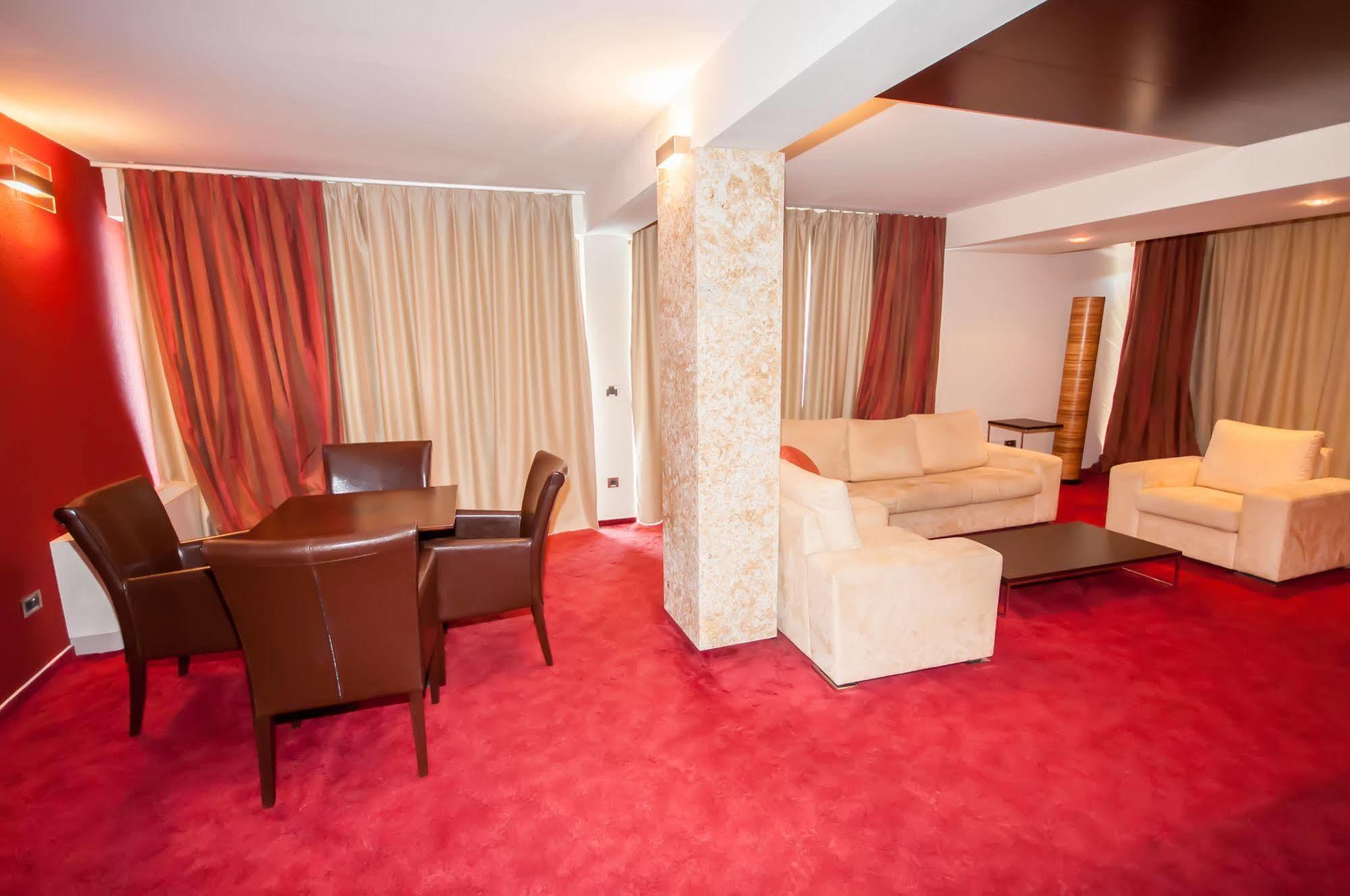 Hotel Maxim Bozava Exterior photo